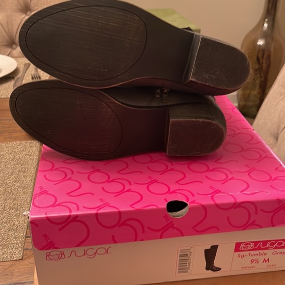 Boots like new comes with box - Picture 5 of 5